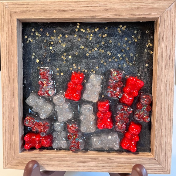 3D gummy bears  made  by me with Resin transparent,red,gold leaf, red glitter . - Picture 3 of 7